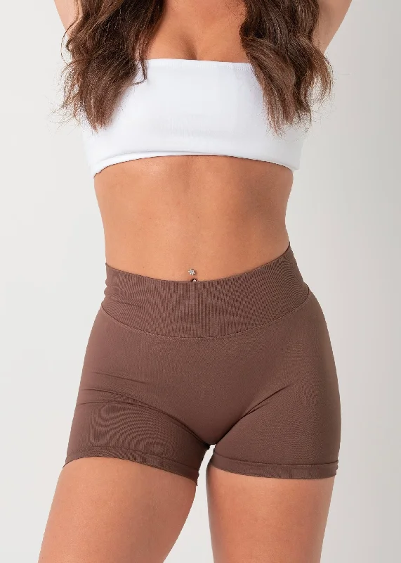 ULTIMATE SEAMLESS SCRUNCH SHORTS MINI - CHOCOLATE