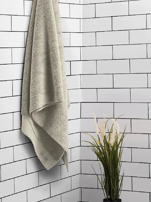 Solid Light Grey 100% Egyptian Cotton Bath Towel - Luxury Egyption Cotton By Spaces